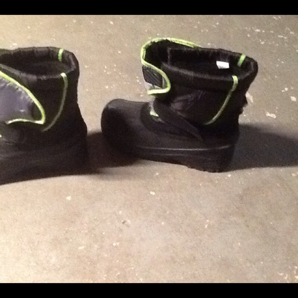 Size 4 youth winter/snow boots